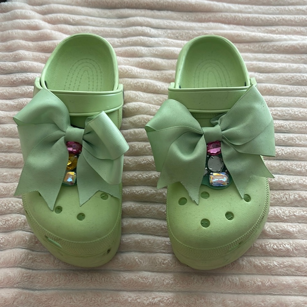 Women nursing clogs